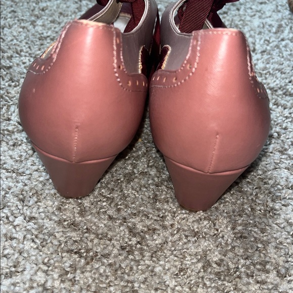 Chelsea Crew Monroe Heels by Chelsea NEW
ModCloth pinups shoes - Picture 4 of 13